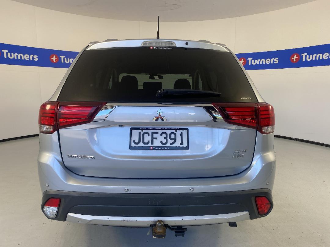 Photo '6' of Mitsubishi Outlander