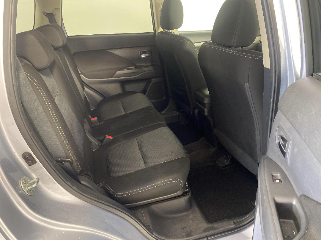 Photo '20' of Mitsubishi Outlander