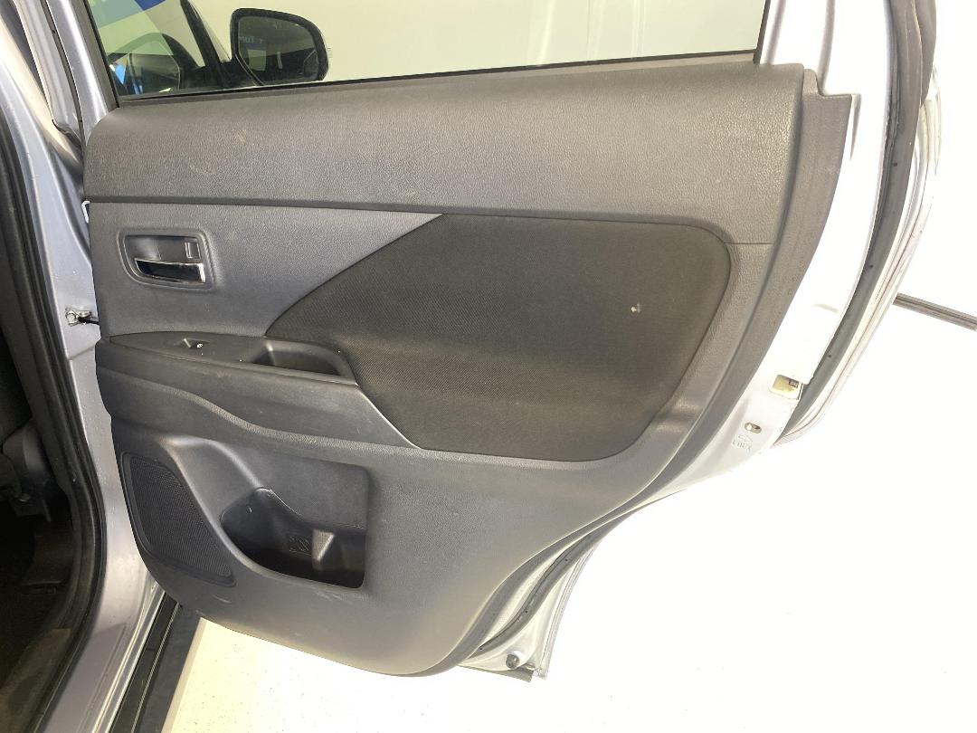 Photo '19' of Mitsubishi Outlander