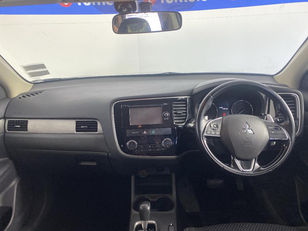 Photo '17' of Mitsubishi Outlander