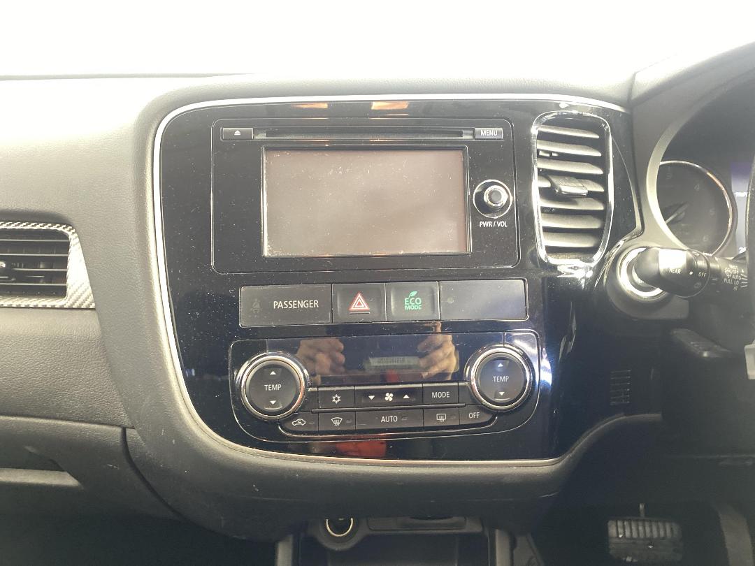 Photo '18' of Mitsubishi Outlander