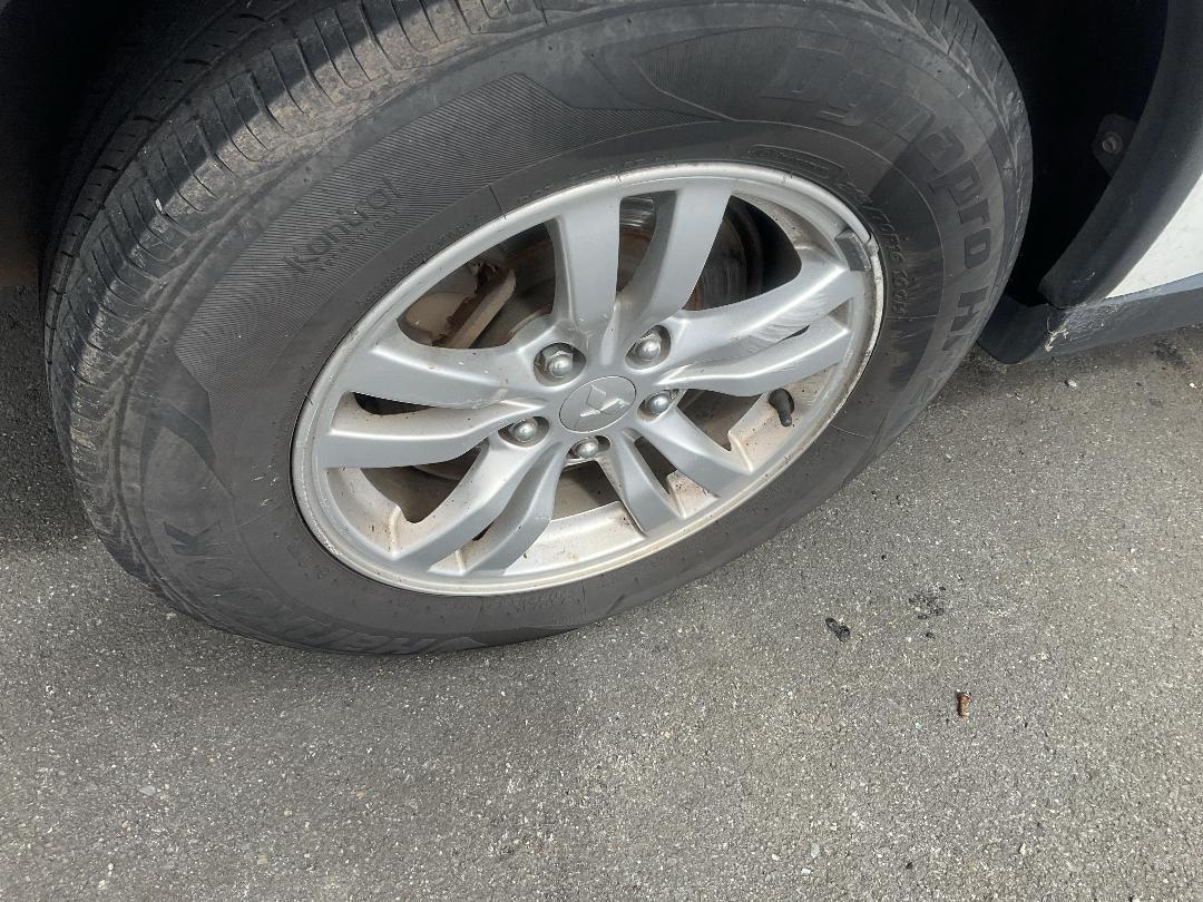 Photo '5' of Mitsubishi Outlander LS