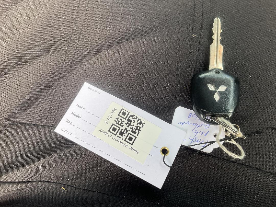 Photo '15' of Mitsubishi Outlander LS