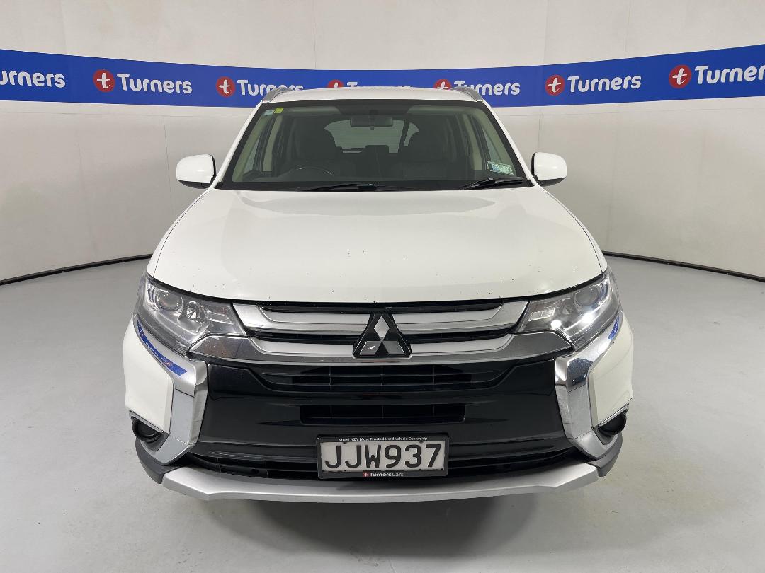 Photo '2' of Mitsubishi Outlander