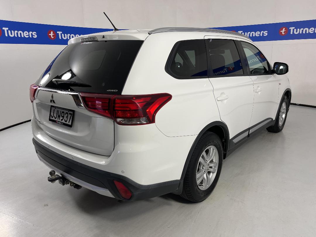 Photo '7' of Mitsubishi Outlander