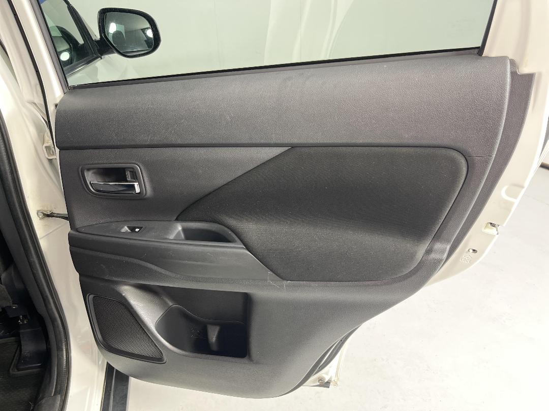 Photo '19' of Mitsubishi Outlander