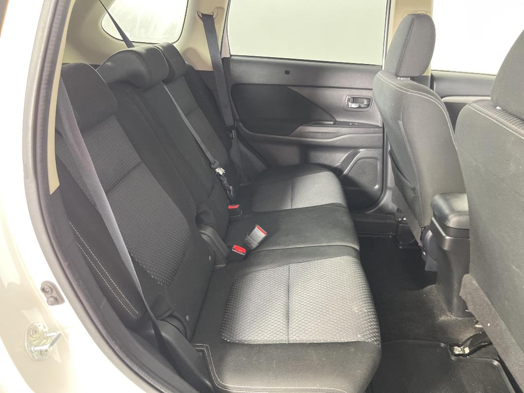 Photo '20' of Mitsubishi Outlander