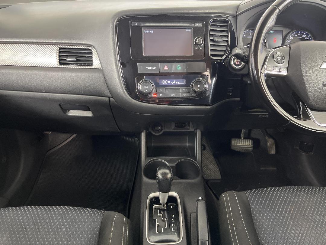 Photo '18' of Mitsubishi Outlander