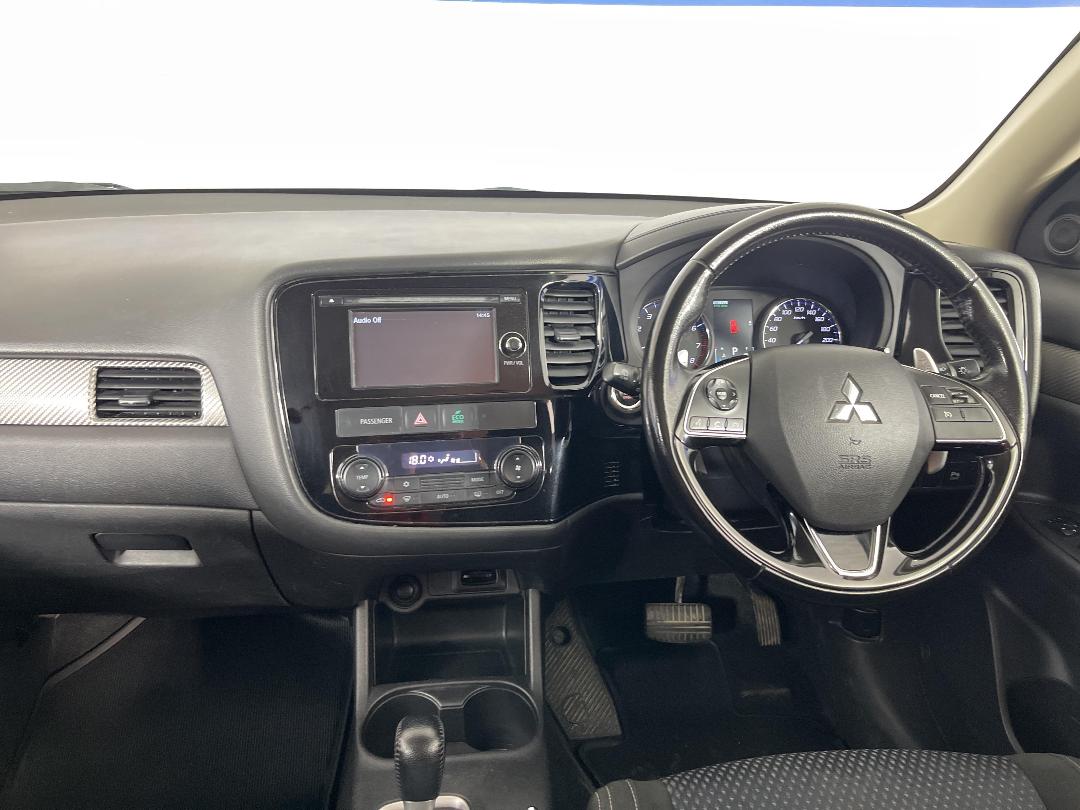 Photo '17' of Mitsubishi Outlander