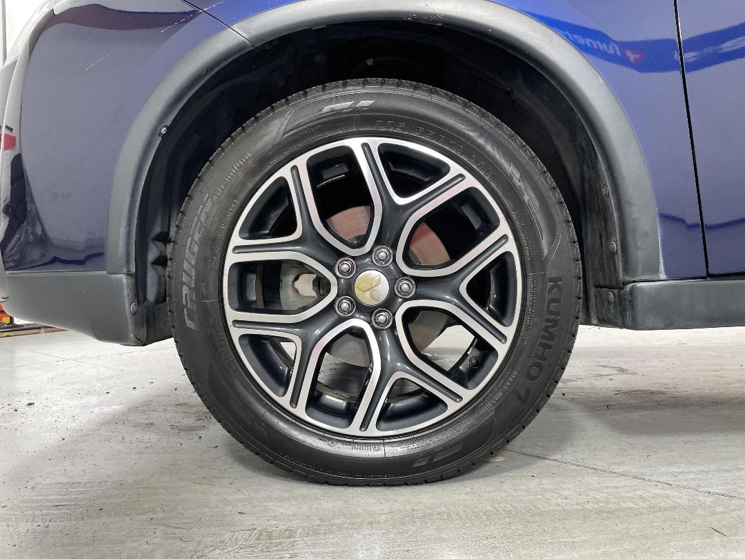 Photo '10' of Mitsubishi Outlander