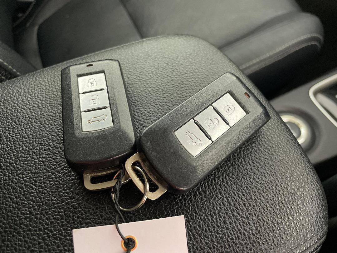 Photo '22' of Mitsubishi Outlander