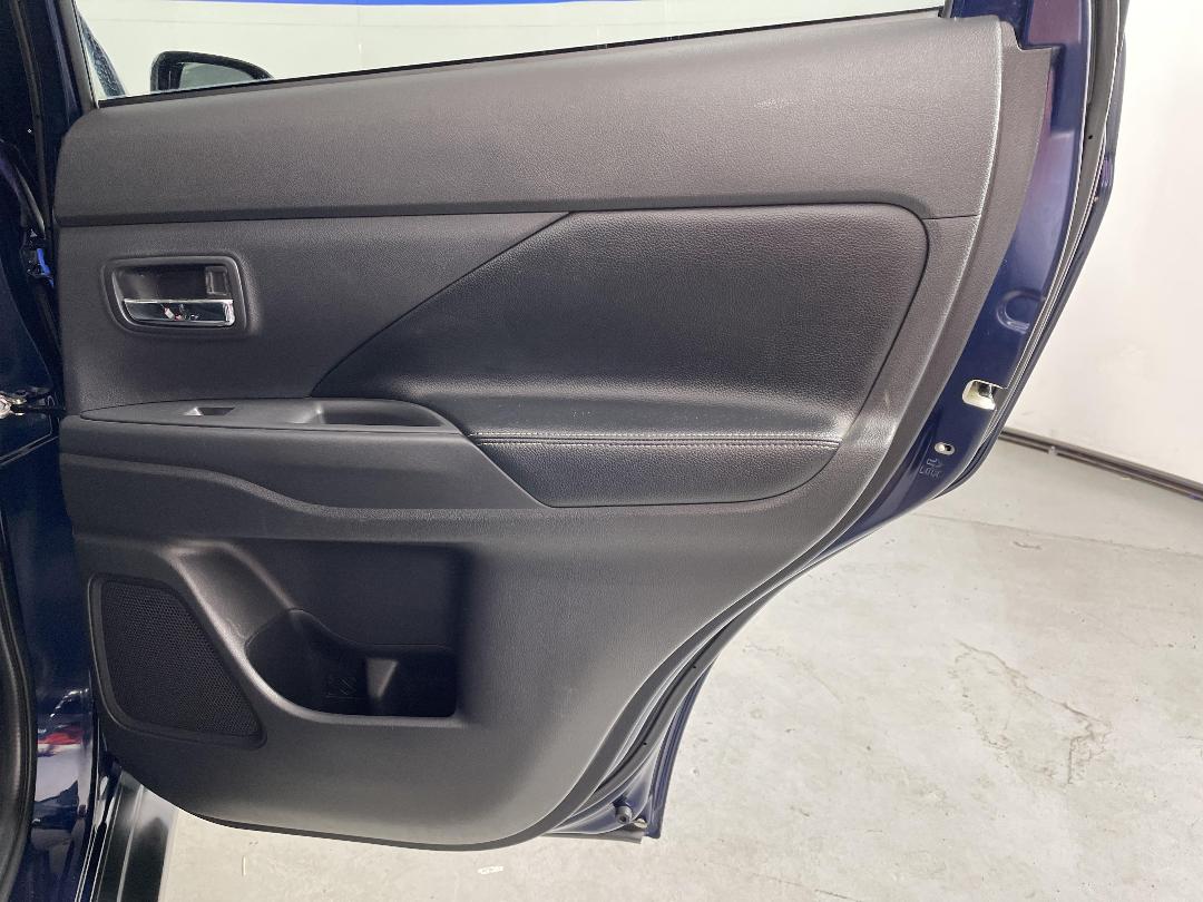 Photo '19' of Mitsubishi Outlander