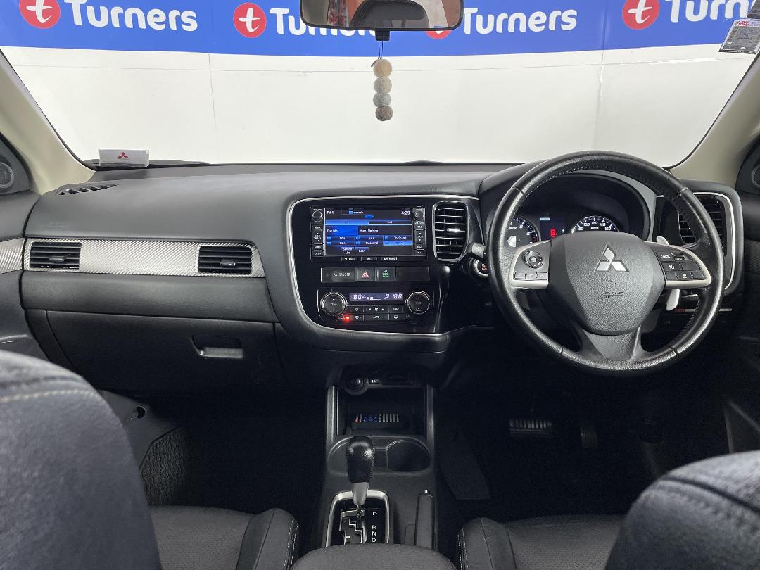 Photo '17' of Mitsubishi Outlander