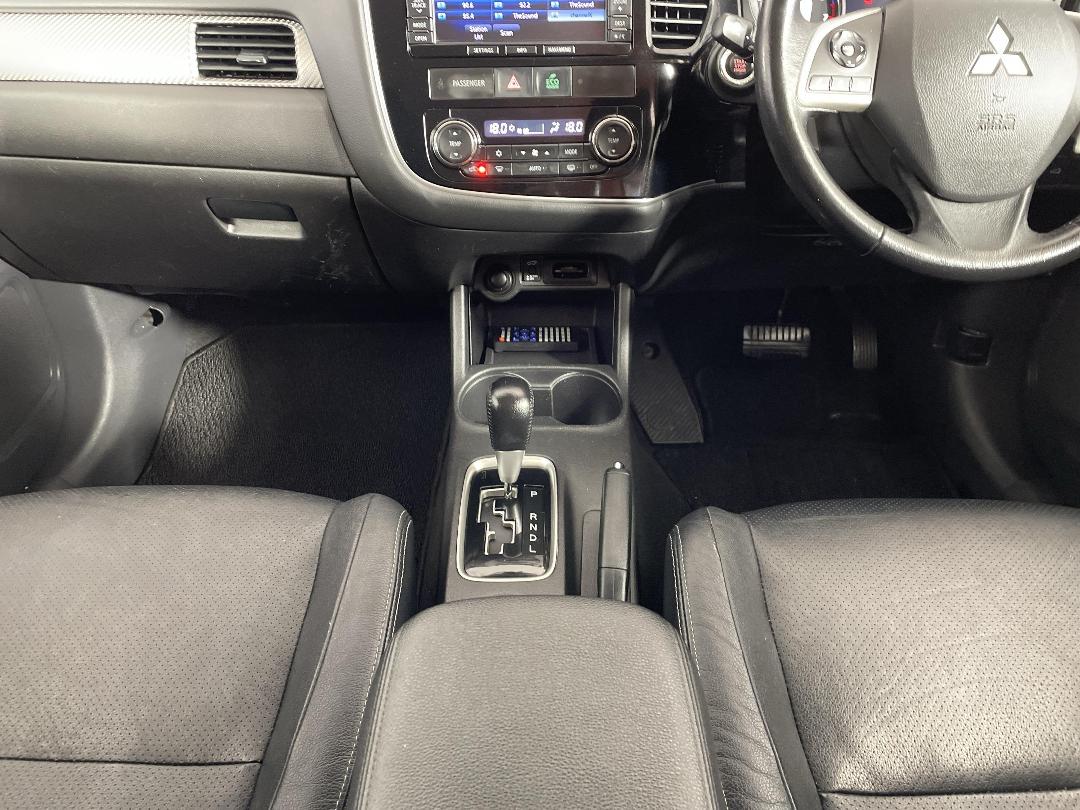 Photo '18' of Mitsubishi Outlander