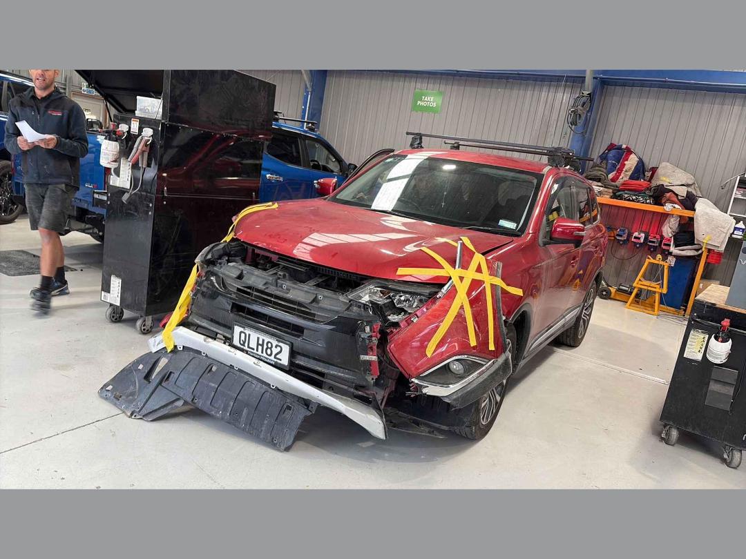 Photo '2' of Mitsubishi Outlander Photo '2' of Mitsubishi Outlander