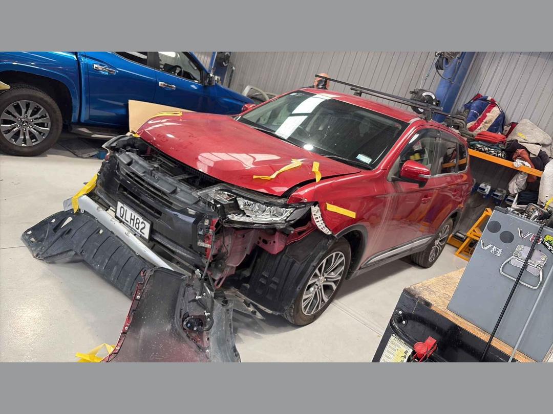 Photo '3' of Mitsubishi Outlander Photo '3' of Mitsubishi Outlander