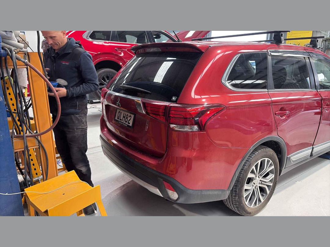 Photo '5' of Mitsubishi Outlander Photo '5' of Mitsubishi Outlander