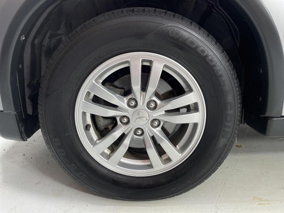 Photo '10' of Mitsubishi Outlander