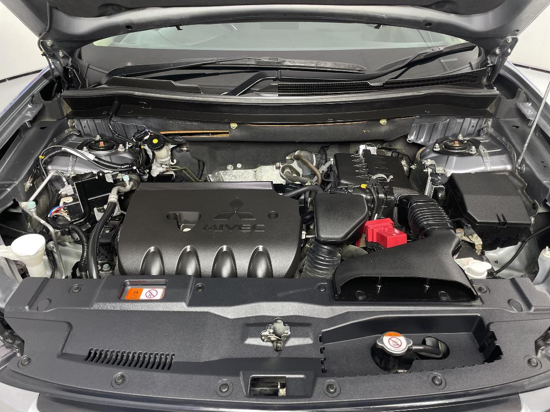 Photo '13' of Mitsubishi Outlander