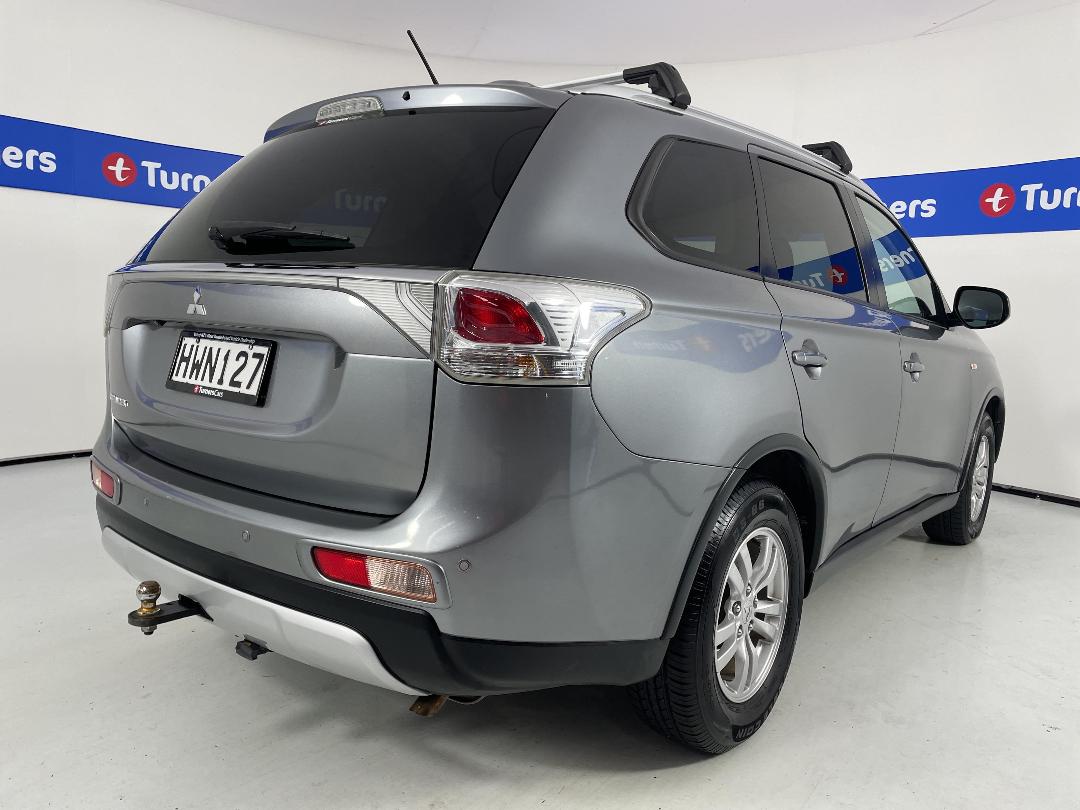 Photo '7' of Mitsubishi Outlander