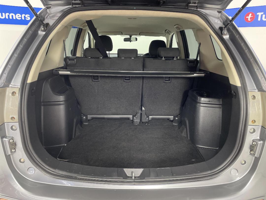 Photo '14' of Mitsubishi Outlander