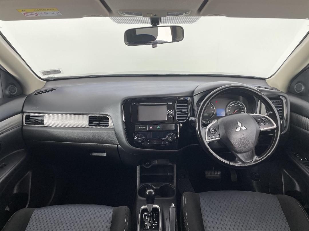 Photo '17' of Mitsubishi Outlander