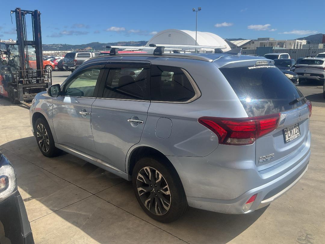 Photo '3' of Mitsubishi Outlander Phev Photo '3' of Mitsubishi Outlander Phev