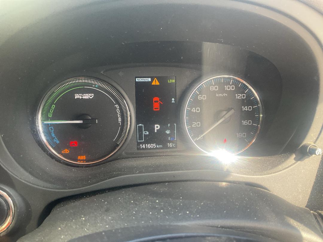 Photo '8' of Mitsubishi Outlander Phev Photo '8' of Mitsubishi Outlander Phev