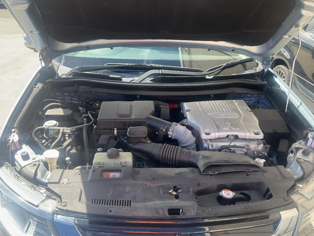 Photo '9' of Mitsubishi Outlander Phev Photo '9' of Mitsubishi Outlander Phev