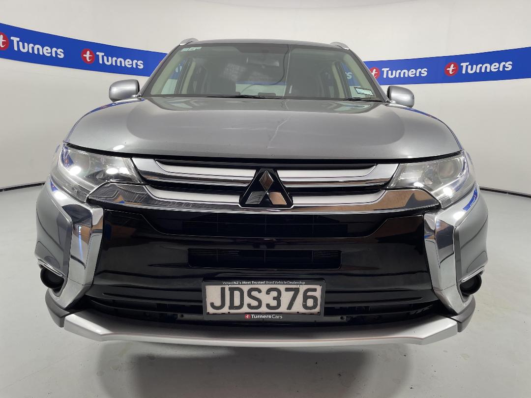 Photo '2' of Mitsubishi Outlander