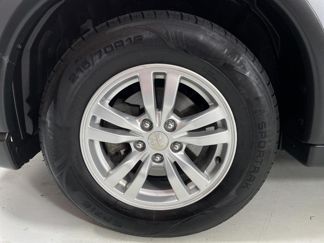 Photo '10' of Mitsubishi Outlander