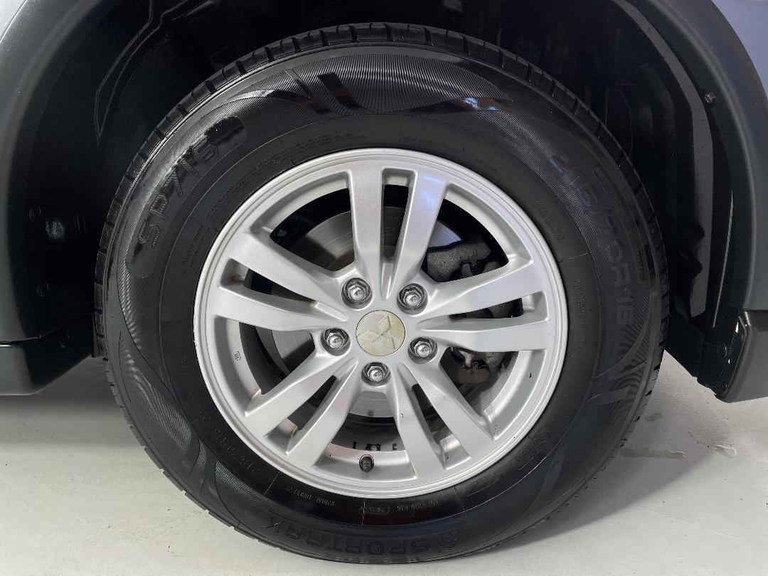 Photo '9' of Mitsubishi Outlander