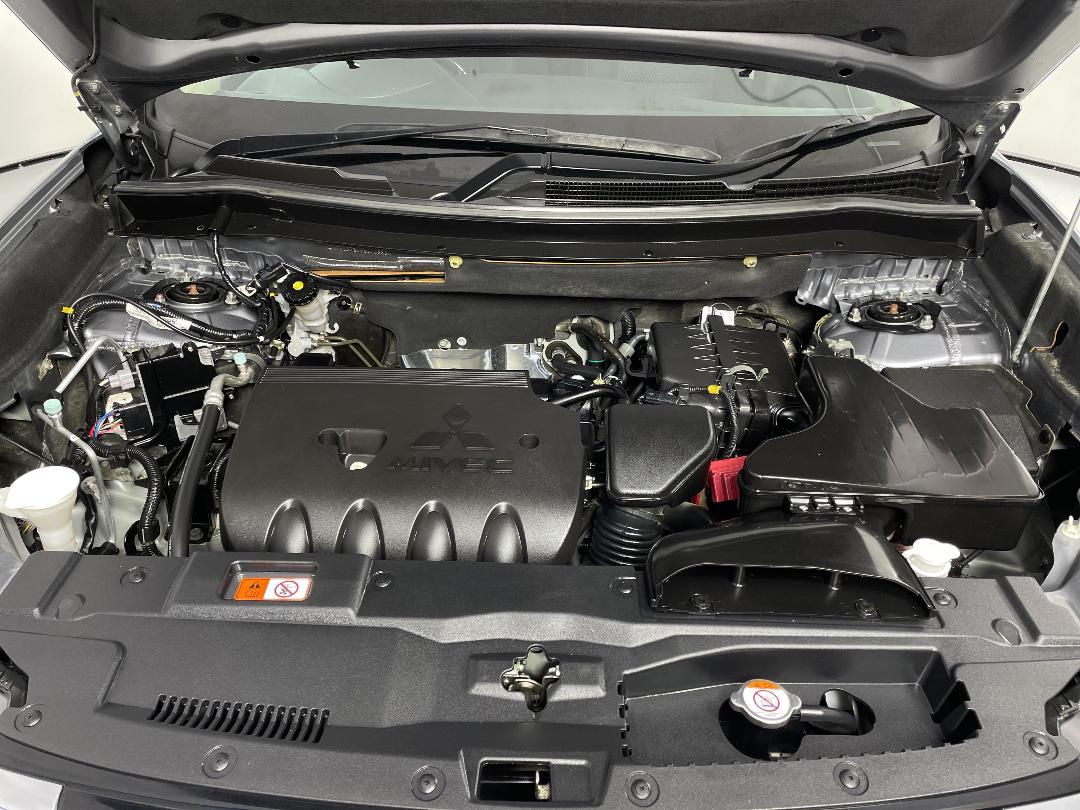 Photo '13' of Mitsubishi Outlander