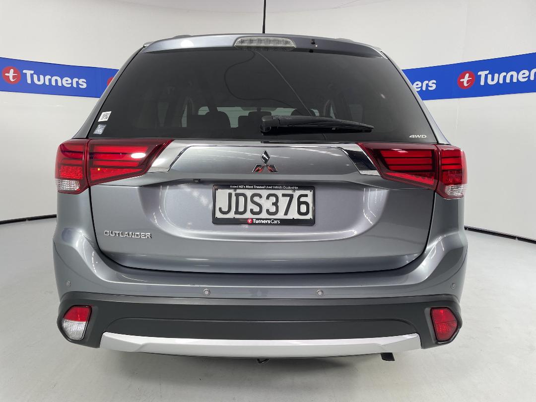 Photo '6' of Mitsubishi Outlander