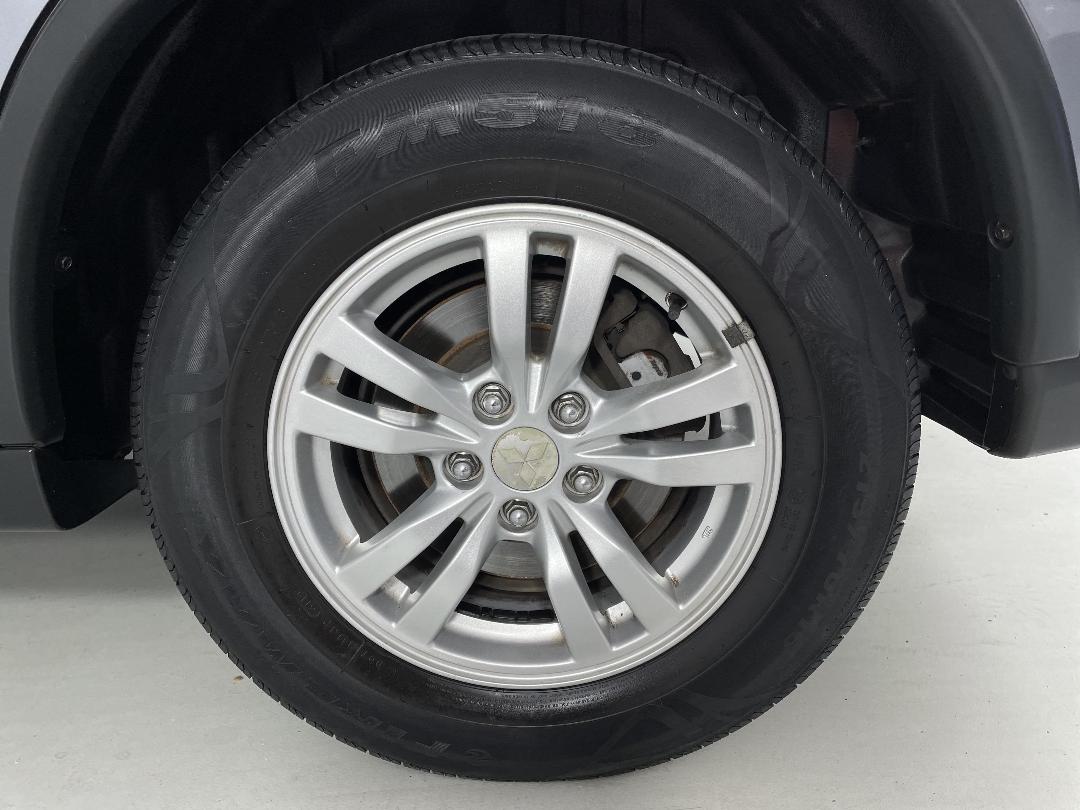 Photo '11' of Mitsubishi Outlander