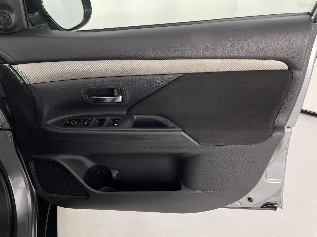 Photo '15' of Mitsubishi Outlander