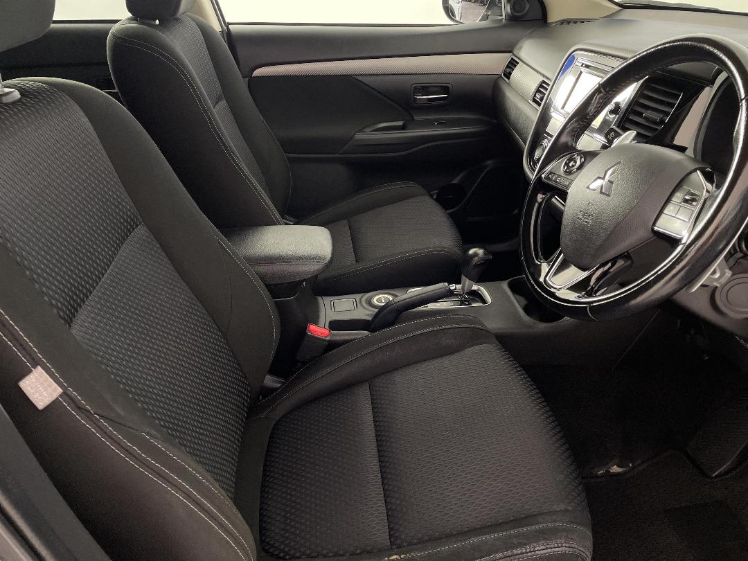 Photo '16' of Mitsubishi Outlander