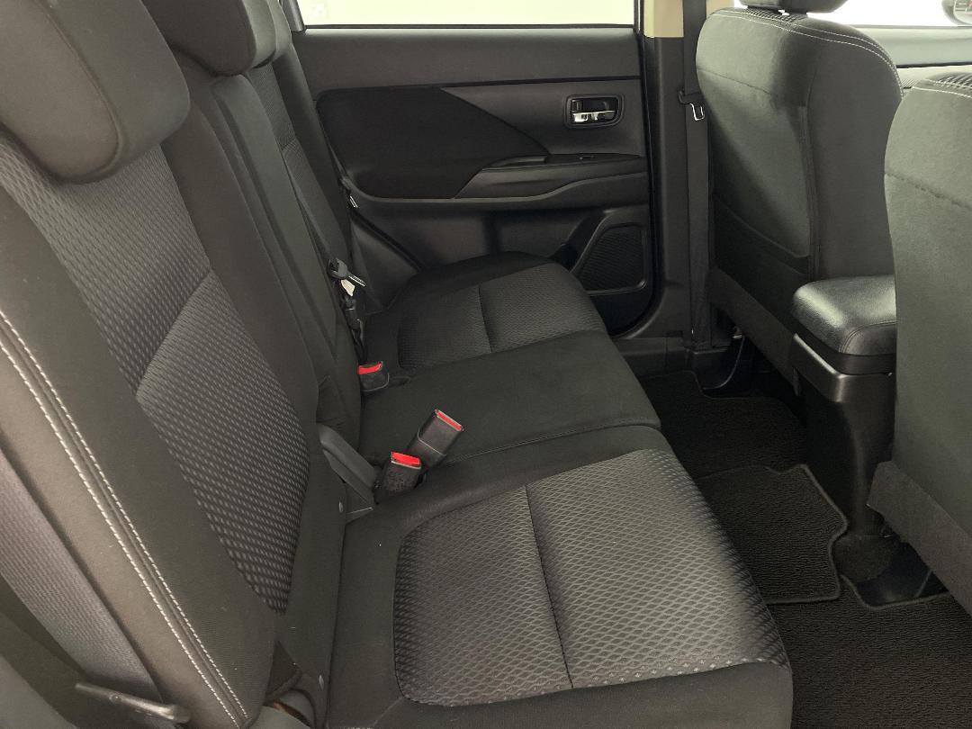 Photo '20' of Mitsubishi Outlander