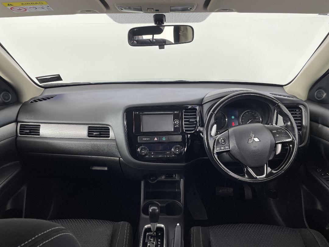 Photo '17' of Mitsubishi Outlander