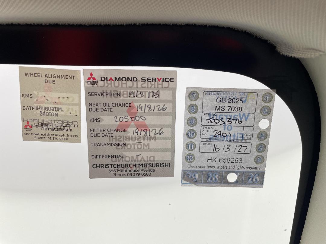 Photo '30' of Mitsubishi Outlander