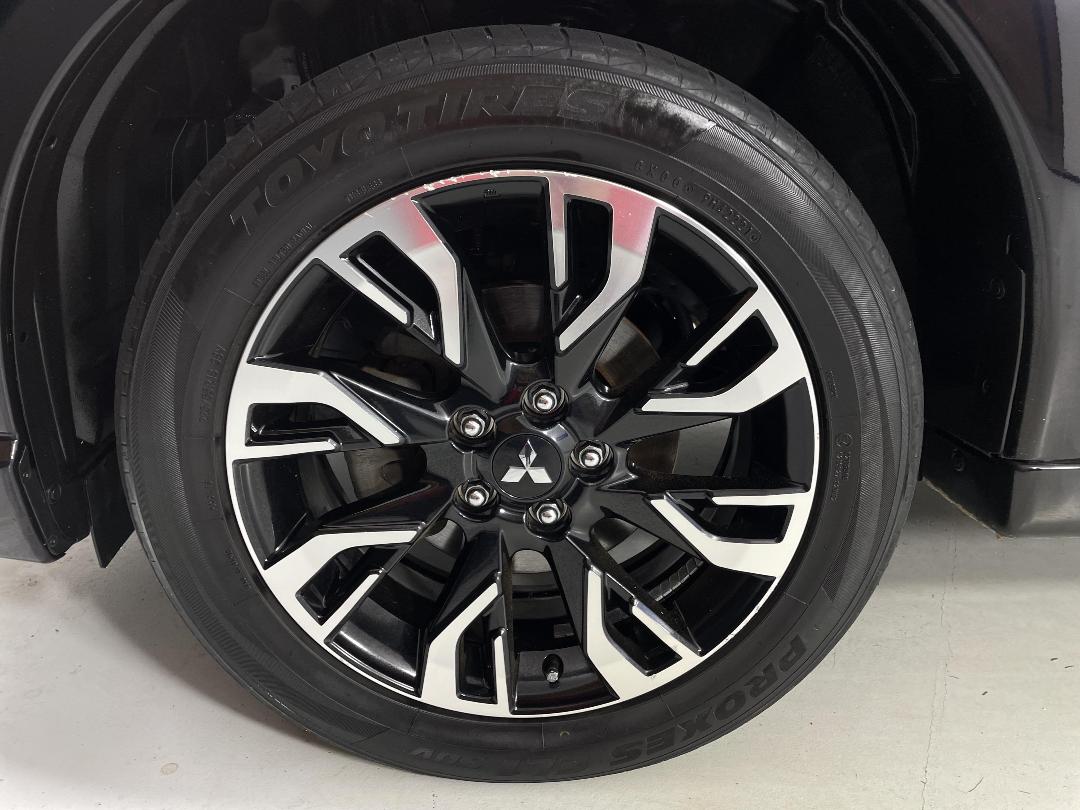 Photo '10' of Mitsubishi Outlander