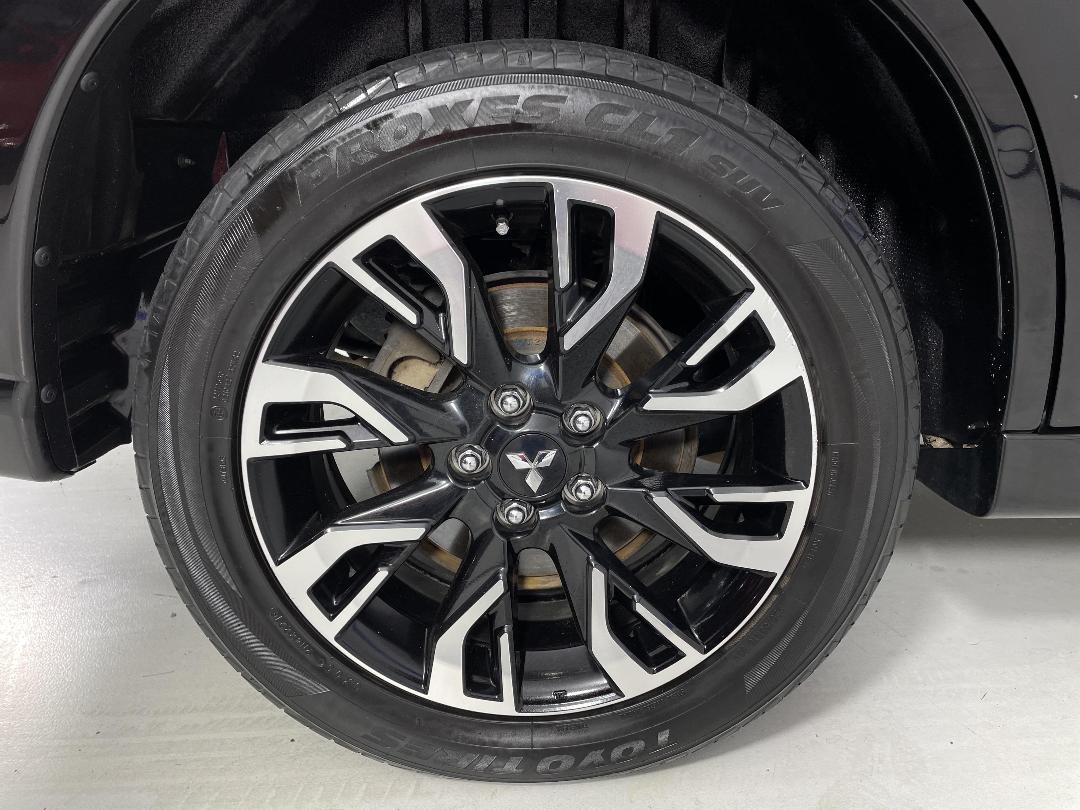 Photo '12' of Mitsubishi Outlander