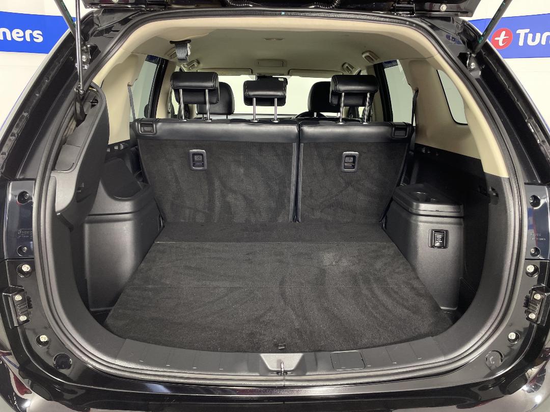 Photo '14' of Mitsubishi Outlander