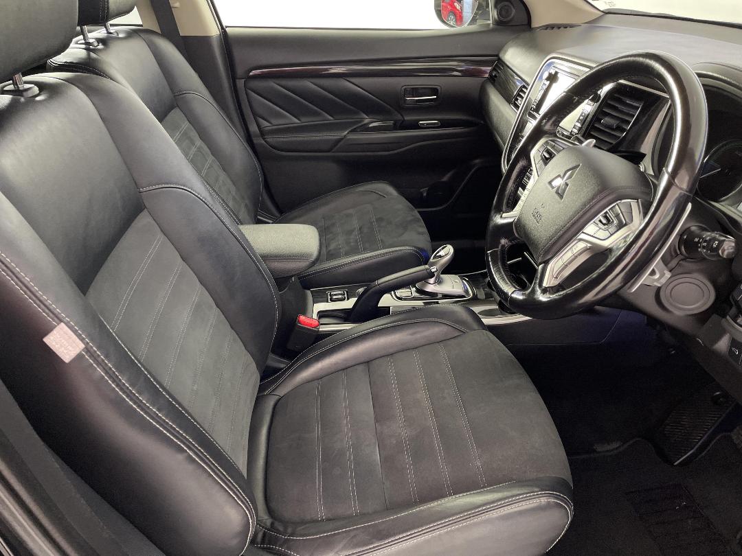 Photo '16' of Mitsubishi Outlander