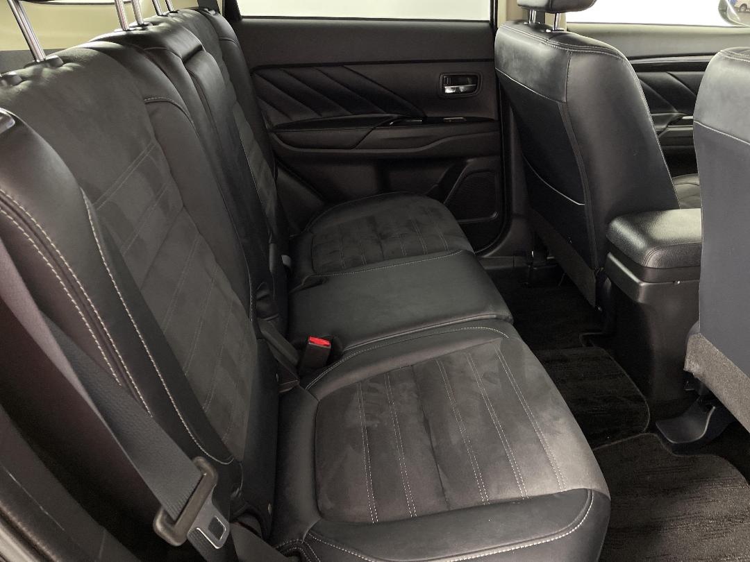 Photo '20' of Mitsubishi Outlander