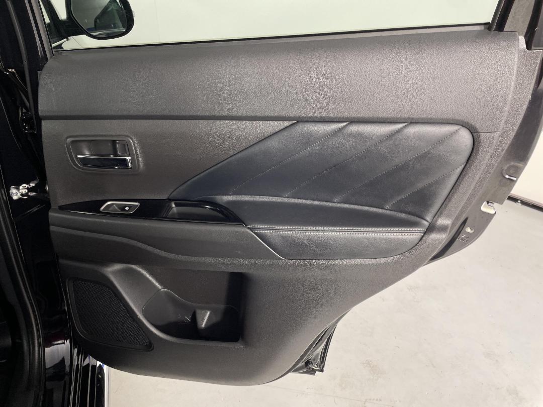 Photo '19' of Mitsubishi Outlander