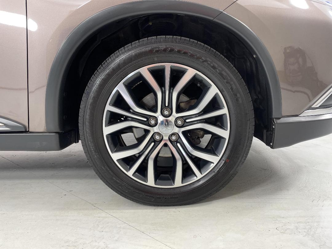 Photo '9' of Mitsubishi Outlander