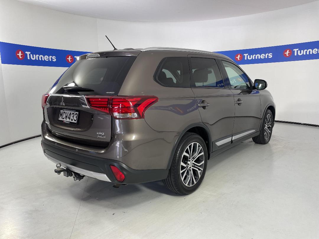 Photo '7' of Mitsubishi Outlander