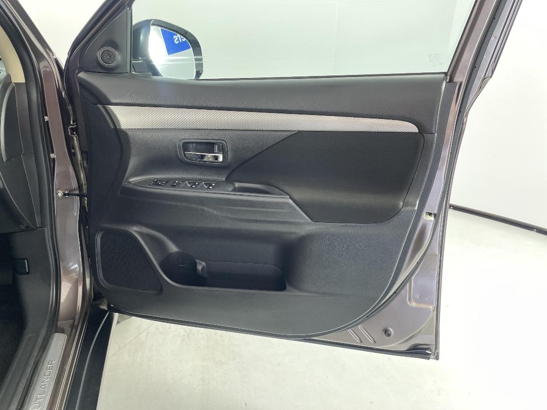 Photo '15' of Mitsubishi Outlander