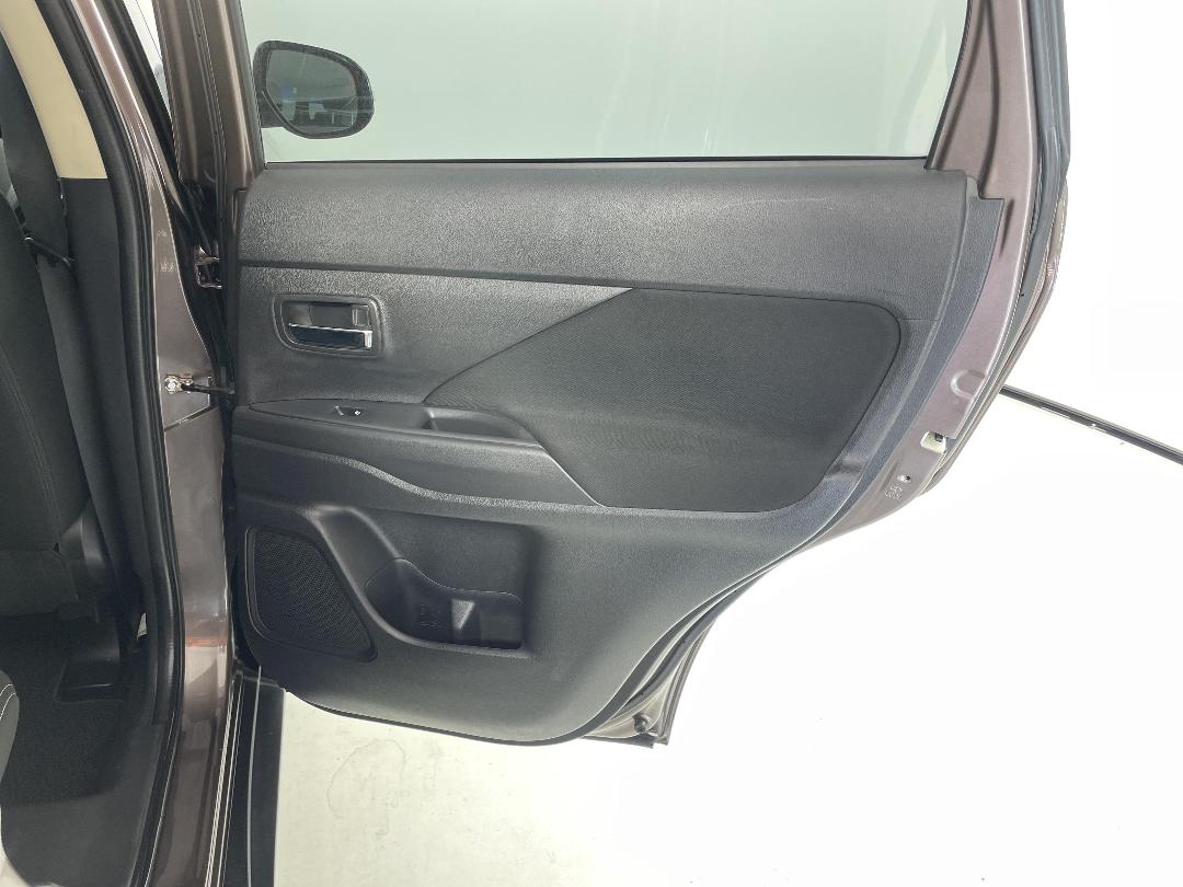 Photo '19' of Mitsubishi Outlander